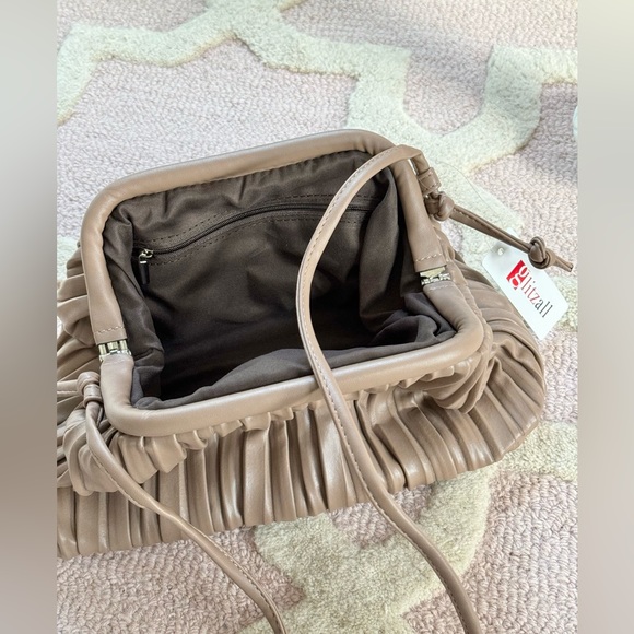 🏷️ NWT NEUTRAL BROWN MINIMALIST CROSSBODY DUMPLING BAG - Picture 2 of 4